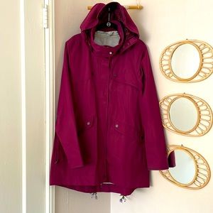 Athleta fitted through lil colored high-tech raincoat